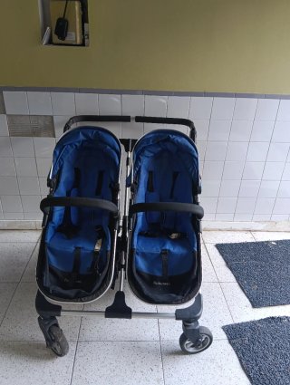 Silla gemelar Firstwheels (incluye accesorios)