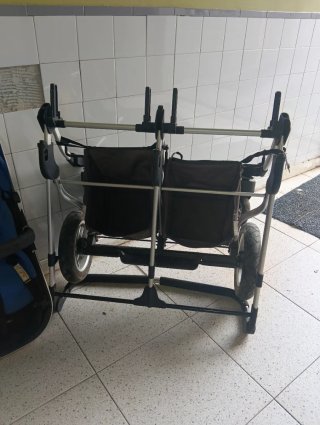 Silla gemelar Firstwheels (incluye accesorios)