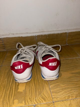 Zapatillas Nike Cortez Blancas y Rojas