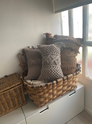 Cesta grande artesanal antigua de bandas de madera