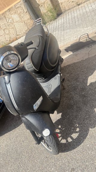Vendo  moto Motron  50 Scooter Negro/Rojo