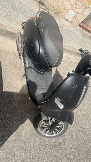 Vendo  moto Motron  50 Scooter Negro/Rojo