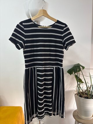 Vestido negro y blanco a rayas