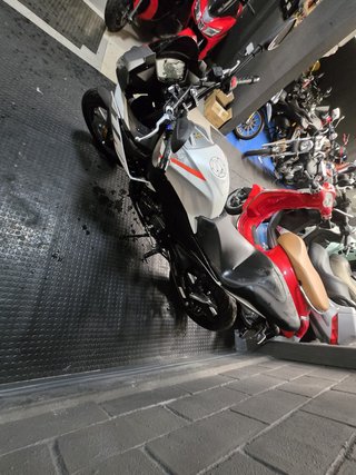 APRILIA TUONO 125 2024 1.297KM *** KM 0 ***