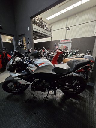 APRILIA TUONO 125 2024 1.297KM *** KM 0 ***