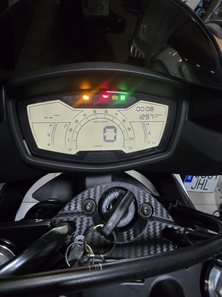 APRILIA TUONO 125 2024 1.297KM *** KM 0 ***