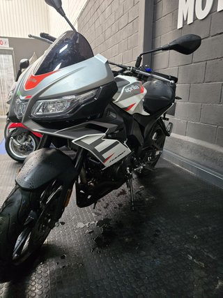 APRILIA TUONO 125 2024 1.297KM *** KM 0 ***