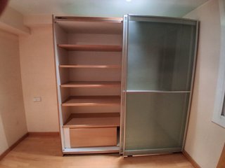 Armario ropero con puertas correderas de cristal m