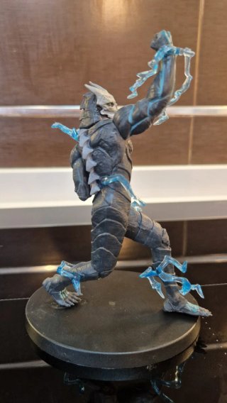 Figura de acción monstruo eléctrico