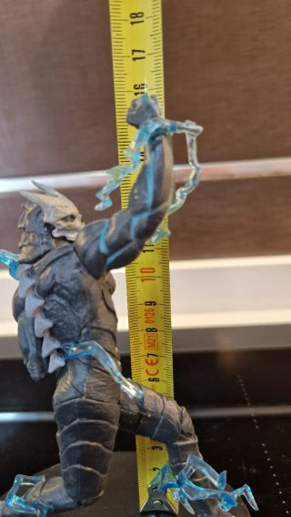 Figura de acción monstruo eléctrico