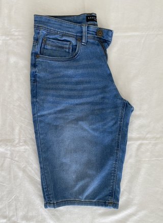 Pantalón vaquero corto niño/joven. Talla 36