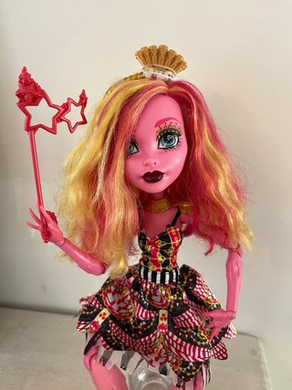 Muñeca Monster High Reina de Corazones