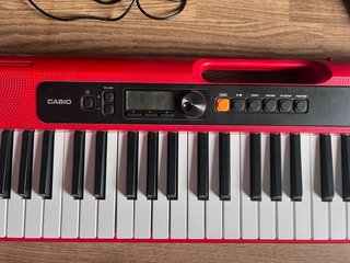 Teclado Casio CT-S200RD rojo con Soporte y Pedal