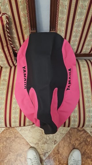 Funda Asiento Yamaha Aerox Rosa y Negra