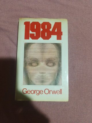 1984  Mil novecientos ochenta y cuatro