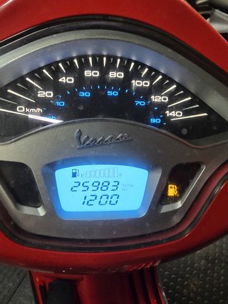 VESPA PRIMAVERA 125 ROJA 2015 26.000KM
