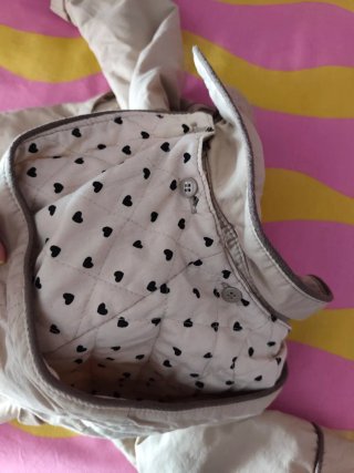 Chaqueta niña beige con detalles