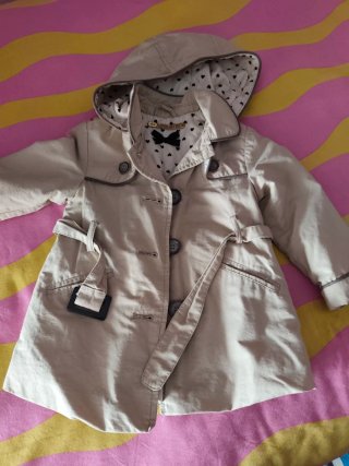 Chaqueta niña beige con detalles