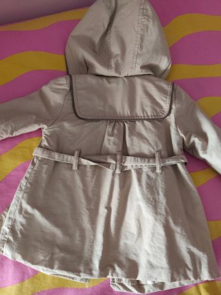Chaqueta niña beige con detalles