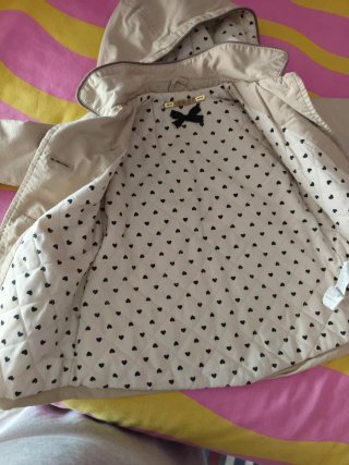 Chaqueta niña beige con detalles