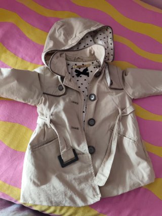 Chaqueta niña beige con detalles