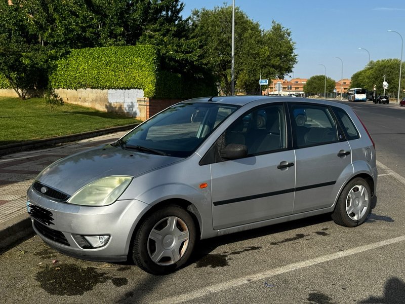 Ford Fiesta 2005 - foto 1