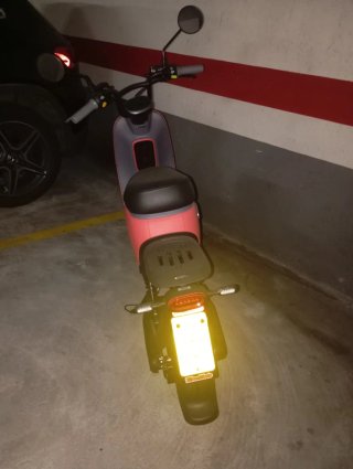 Moto Eléctrica Scooter Roja y Gris Nueva