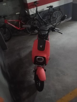 Moto Eléctrica Scooter Roja y Gris Nueva