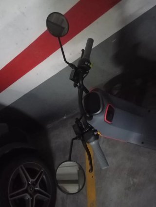 Moto Eléctrica Scooter Roja y Gris Nueva