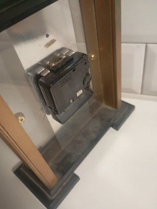 Reloj de mesa vintage dorado y negro