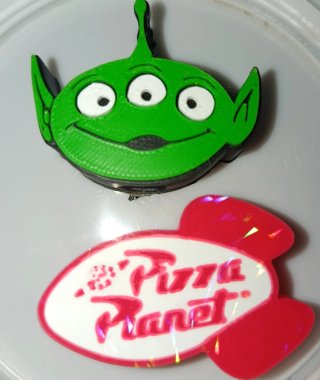 Accesorios Alien y Pizza Planet Toy story.