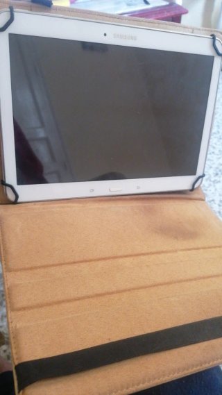 Tablet Samsung Blanca con Funda Marrón