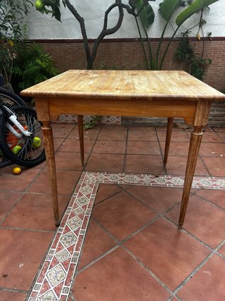 Mesa de madera rústica + Sillas