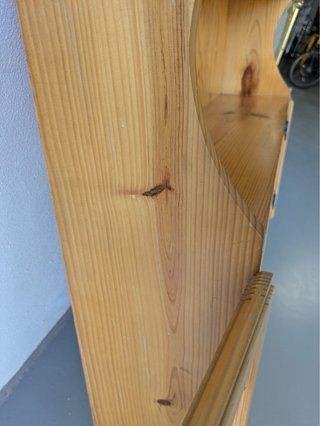Alacena de madera maciza con vitrina