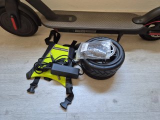Patinete Eléctrico Xiaomi a estrenar y Accesorios.