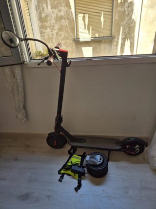 Patinete Eléctrico Xiaomi a estrenar y Accesorios.
