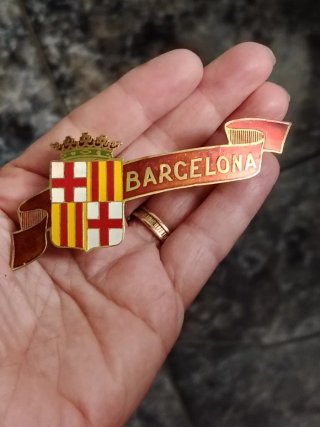Chapa cinta Barcelona escudo corona vespa