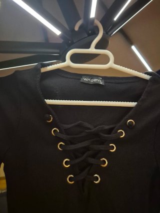 Camiseta WAGBYL negra con cordones