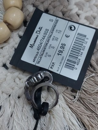 Anillo plateado con piedras
