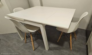 Mesa de cocina blanca