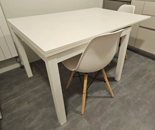 Mesa de cocina blanca