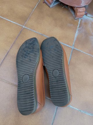 Zapatos mocasines flecos y lazo marrón claro