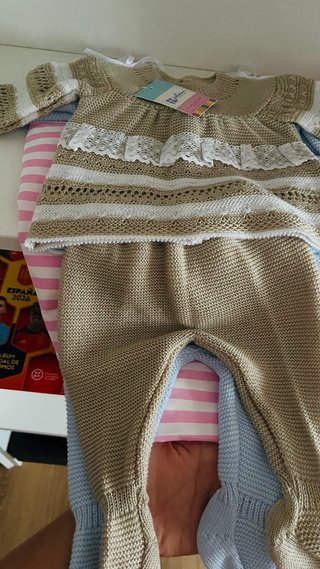 Conjunto Ropa Bebé Tejido Beige y Blanco