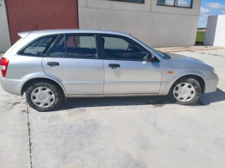 Mazda 323 2001