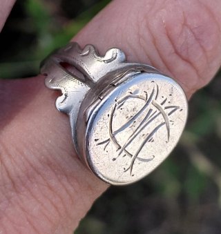 Anillo Sello Plata Relicario Siglo XVIII