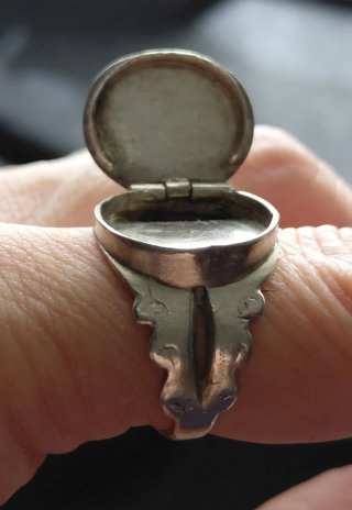 Anillo Sello Plata Relicario Siglo XVIII