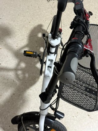 Bicicleta Eléctrica Fiido Blanca com entrada USB