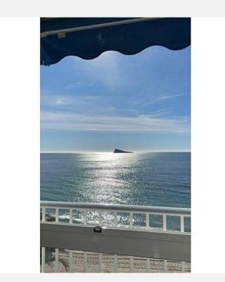 APARTAMENTO EN PRIMERA LÍNEA DE PLAYA PONIENTE.