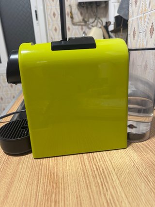 Cafetera Nespresso DeLonghi Essenza Mini