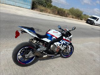 BMW S1000RR Deportiva Azul y Blanca
